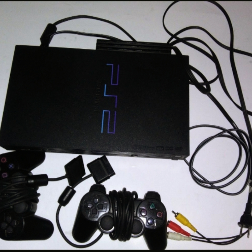 PS2 includes 2 remotes and 4 games